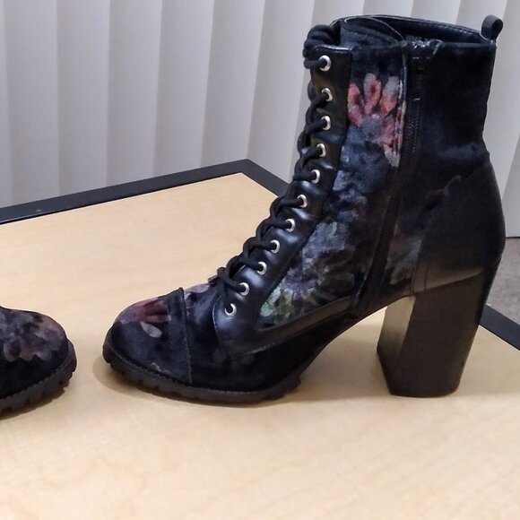 AMANDA WMS 7.5 Black Floral Zip Up Ankle Boots - Picture 8 of 17